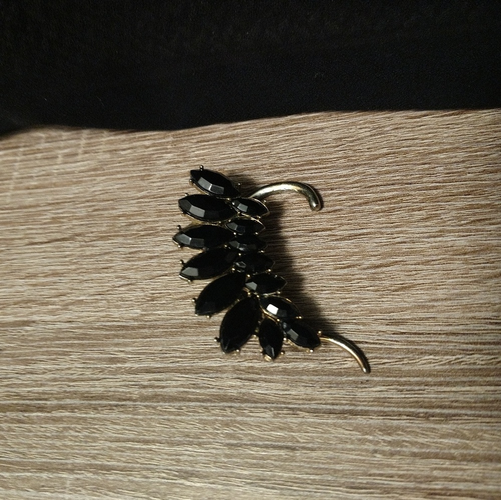 Black and gold ear cuff